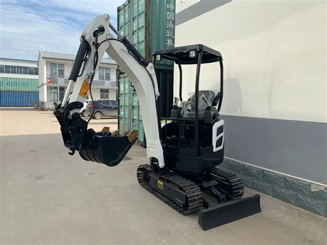 mini excavator with retractable tracks